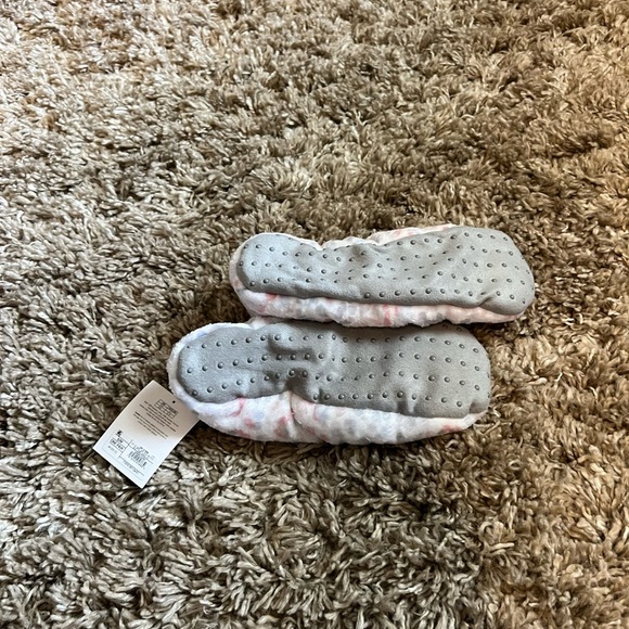 NWT Stay Cozy women’s slipper socks - Picture 5 of 5